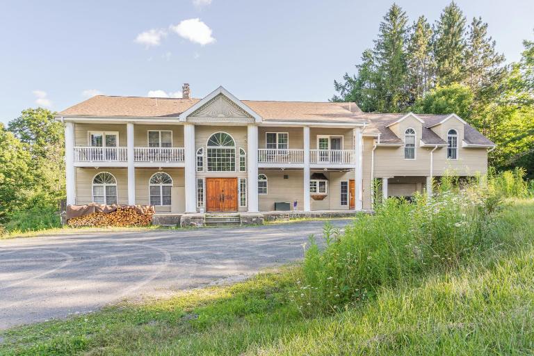 8BR Luxury Retreat with Hot Tub, Games, & Fire Pit - Ferienwohnung Jewett