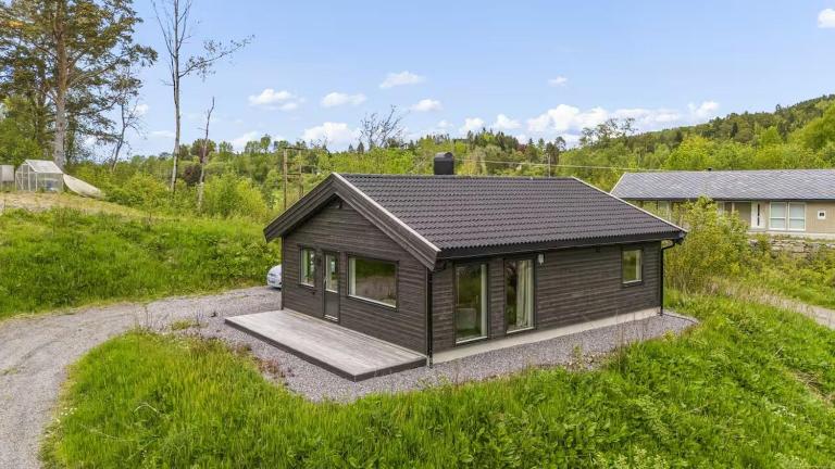 Hytte i naturskjønne omgivelser ved fjorden - B&B Tingvoll
