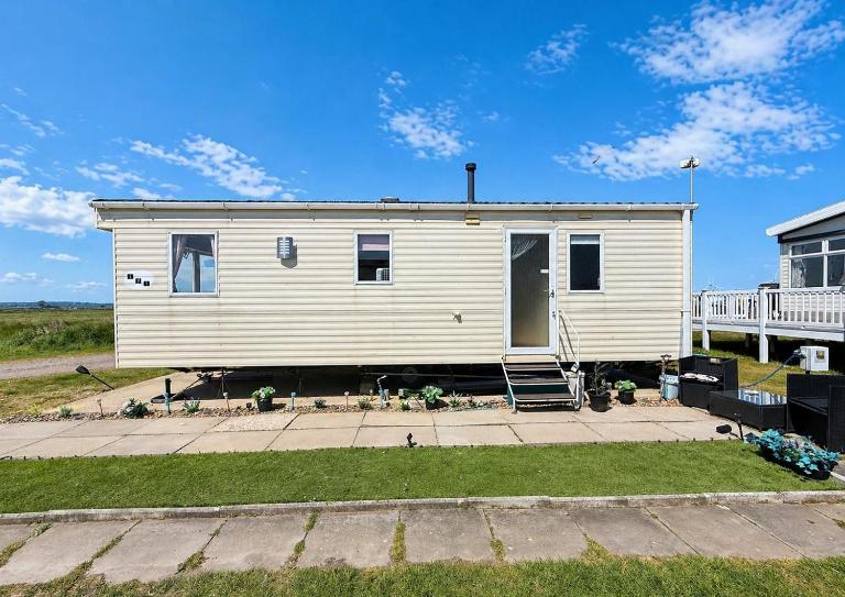 Cosy 4 Berth Caravan At Camber Sands Holiday Park In East Sussex Ref 64123M - B&B Camber