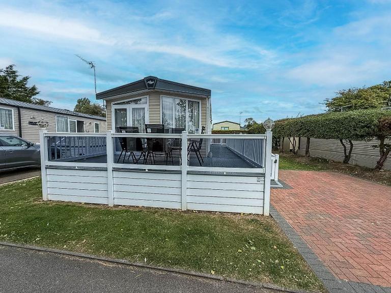 Stunning Caravan At West Mersea Park 75192Wm - B&B West Mersea