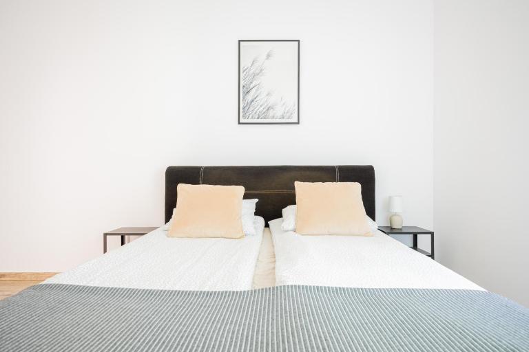 Apartamenty Jeżynowa 20 - Przestronne Apartamenty z Placem Zabaw - B&B Rowy