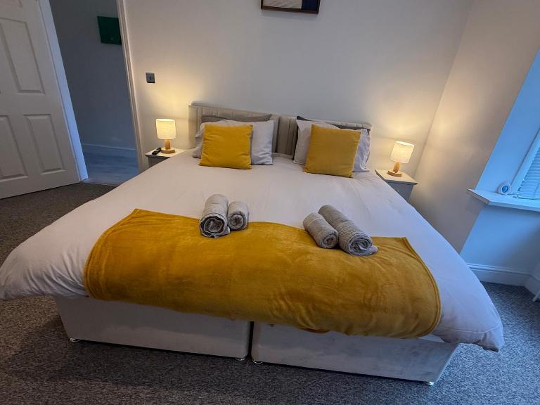 Spacious John York House & Parking - B&B Doncaster