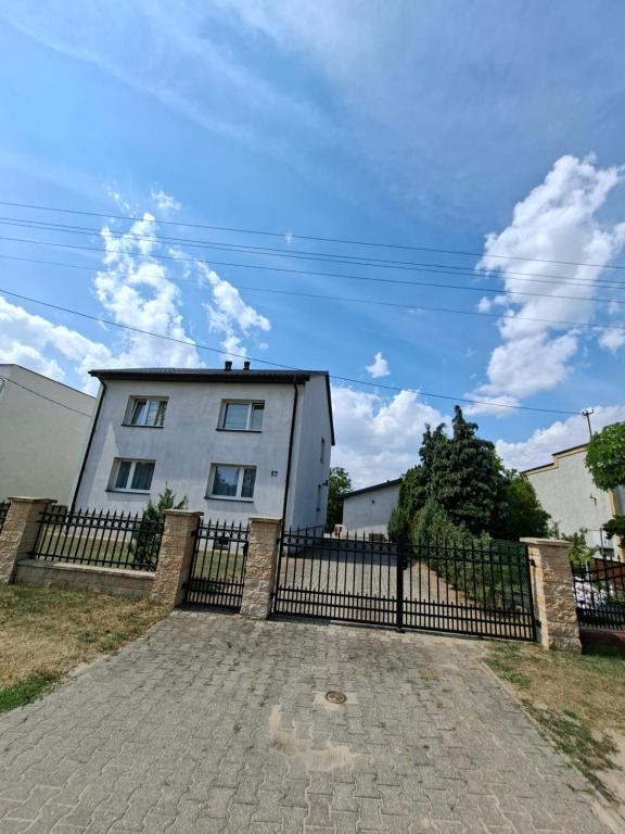 Dom na Kościelnej - Ferienwohnung Ślesin