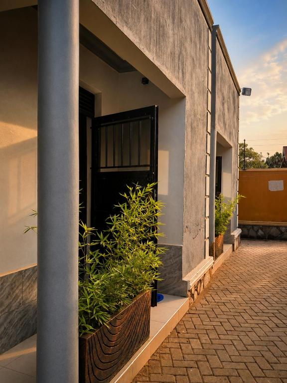 the smk guest houses - B&B Entebbe
