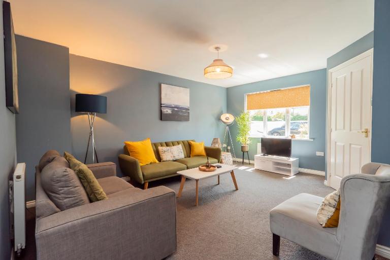 Stylish 3 bedroom house with parking & garden - B&B Cheltenham