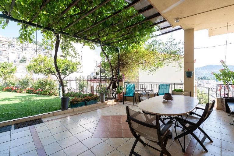 Με συμπάθεια-With sympathy - private parking - Ferienwohnung Kavala