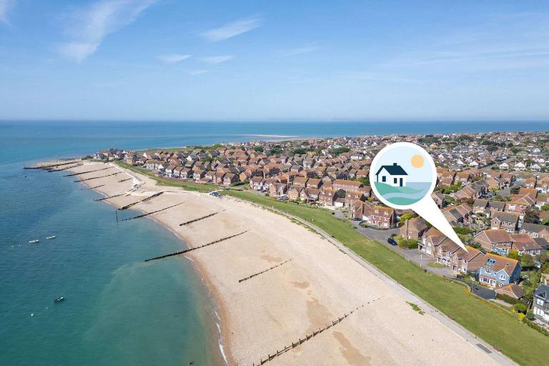Wonderful Seafront Home - Panoramic Ocean Views - Ferienwohnung Selsey