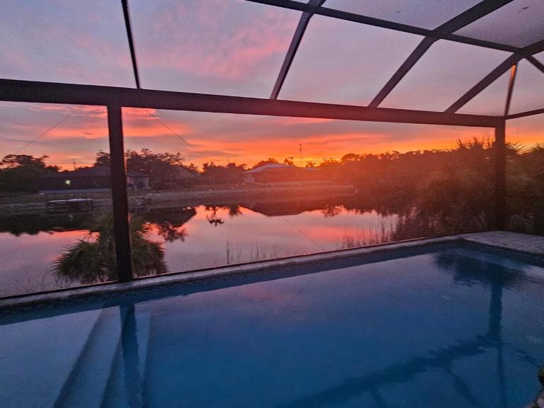 Waterfront Home 4BD 3BA Heated Pool Gulf Access Near Beaches Golf Pets Ok - B&B Port Charlotte