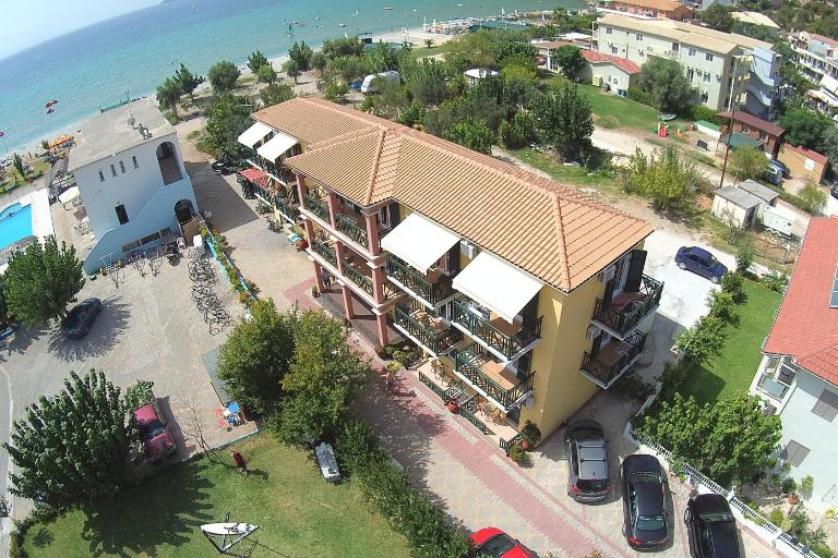 Bayside Apartments - Chambres d'hôtes Vasilikí