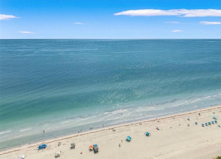 Steps to Beach-Heated Pool-Dock & Putting Green - B&B Clearwater Beach