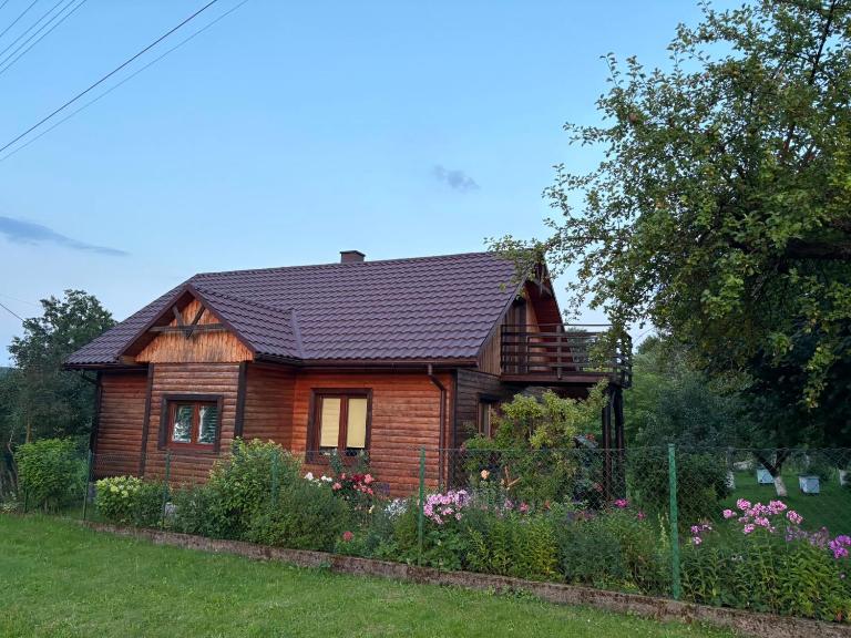 Agroturystka Dom w Owocowym Sadzie - B&B Nowosielce Kozickie
