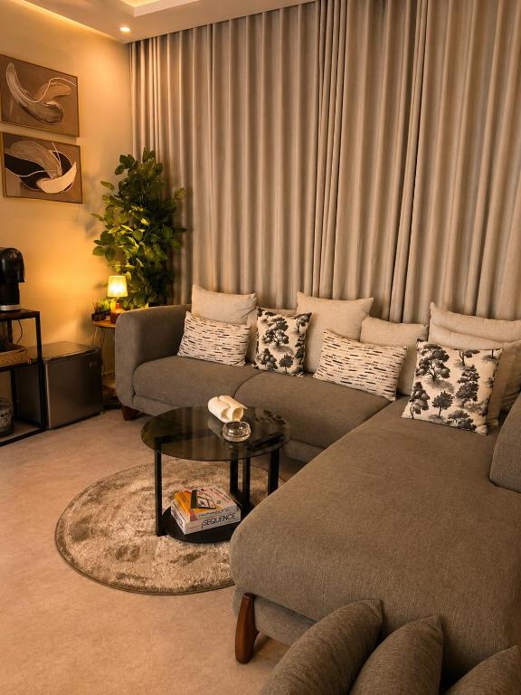 Apartment with a bedroom and an elegant living room - Bed and Breakfast Khobar