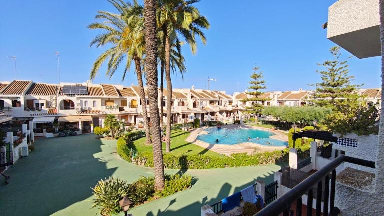 Dúplex con piscina en Urbanización El Paraíso - B&B San Pedro del Pinatar