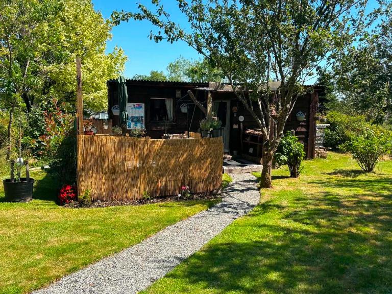 Cabin centrally Located in the Cornish Countryside - B&B St Austell