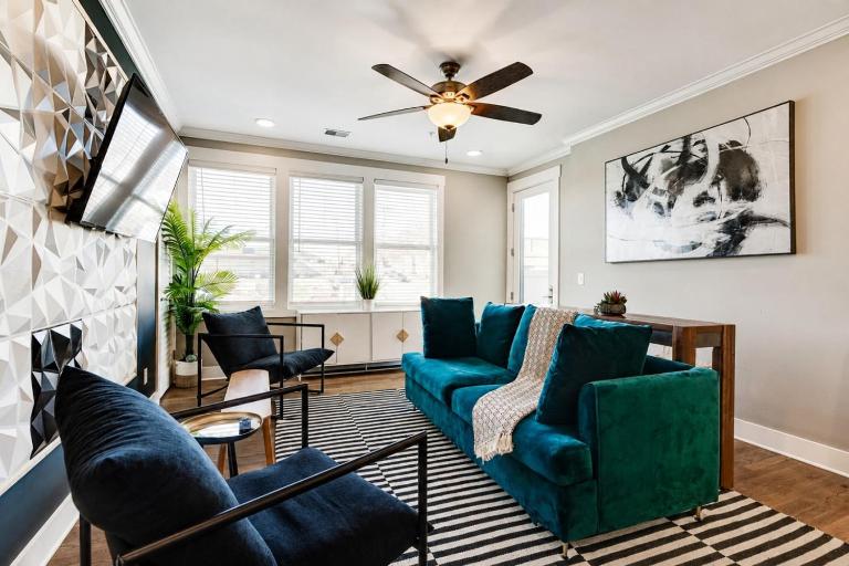 Nations Sky Retreat 2BR Private Rooftop Views - B&B Nashville
