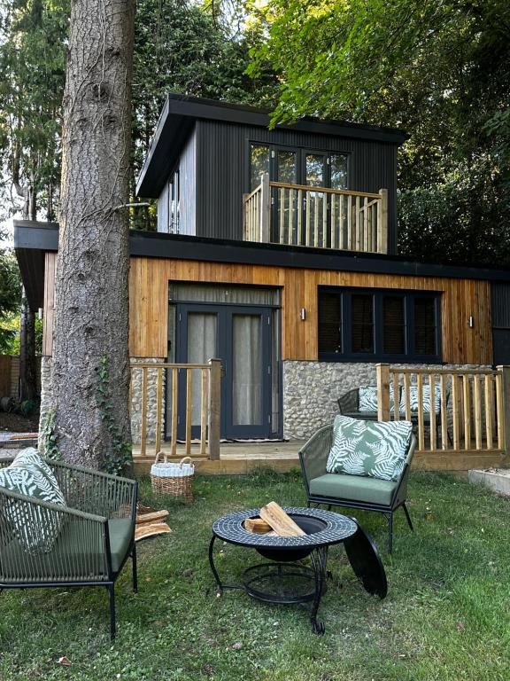 Tree Top & Bluebell Cottages - B&B East Grinstead
