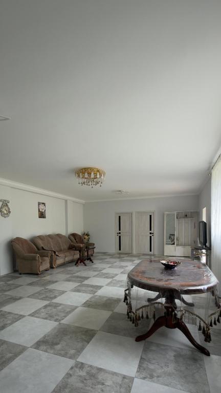 Гостевой дом Семейный - B&B Hrazdan