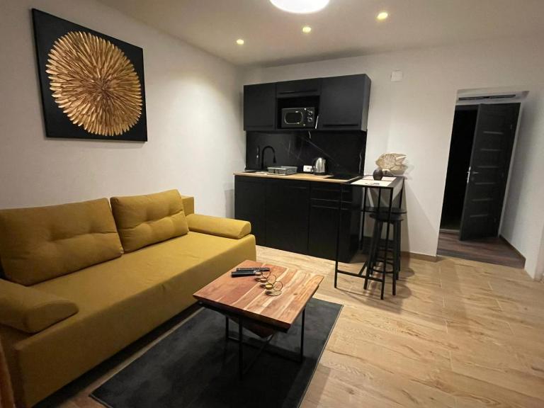 Innova Travel - Martina Apartments - B&B Vir