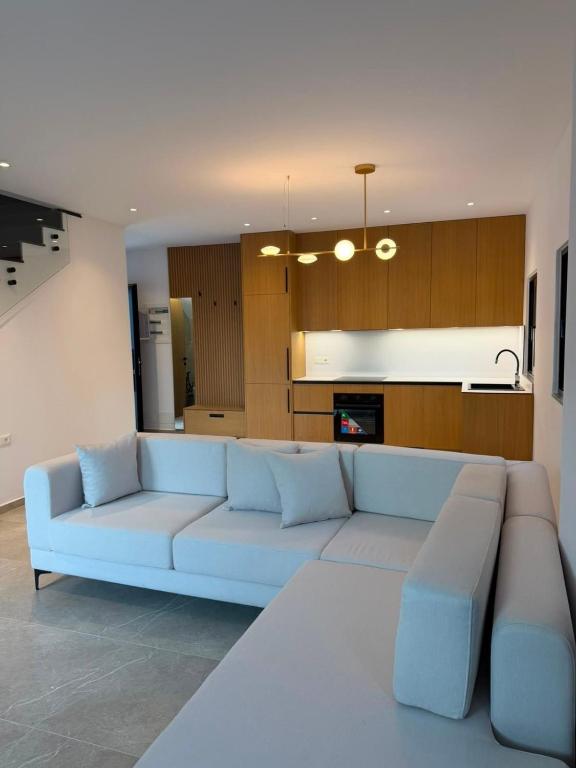 Luxury Villa in Borsh - with private pool - Bed and Breakfast Borsh