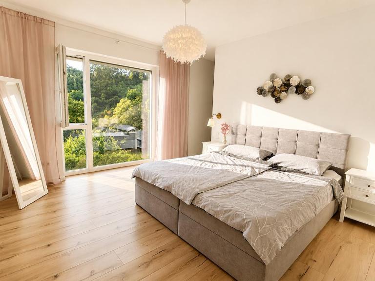 Moderne Doppelhaushälfte mit freiem Naturblick - B&B Niederelbert