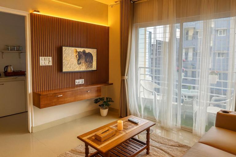 NK Homes - Full Furnished 2BHKs with Hall, Balcony, Kitchen, WiFi and Smart TV - Ferienwohnung Hyderabad