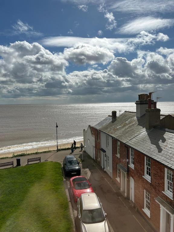 Barley House, Sea and Beach Facing Accommodation - B&B Southwold
