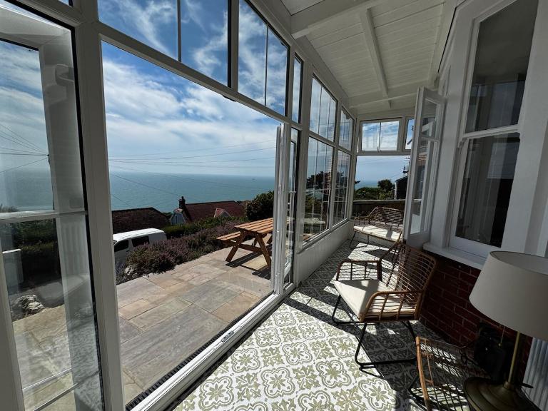 NEW 'Seavista' Large Family Coastal Home Sea Views - B&B Isle of Wight
