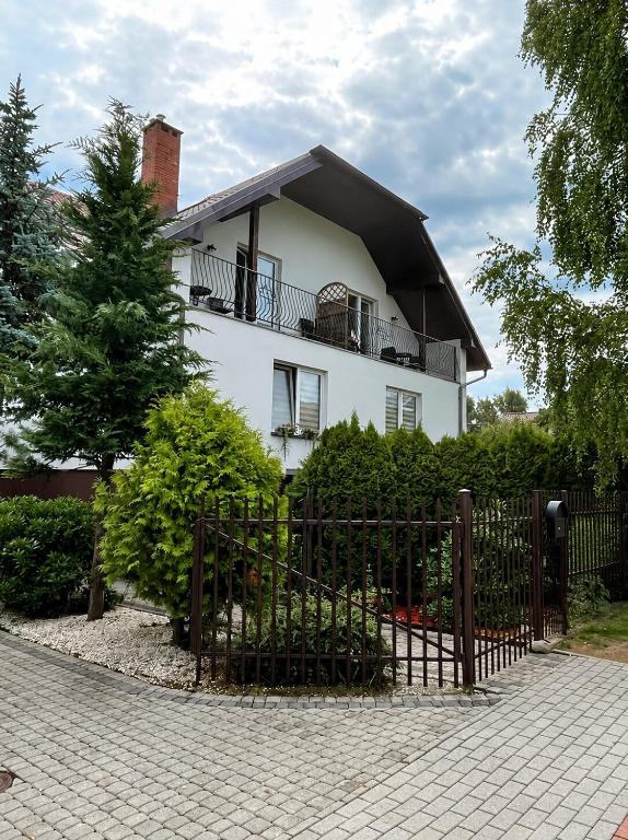 Pokoje na Brzozowej 2 - B&B Białogóra