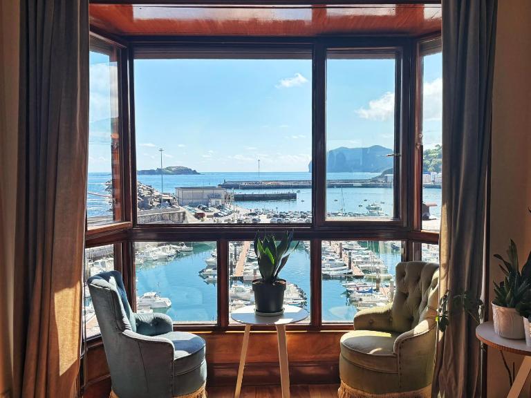 Sunrise views over the Port and Sea - B&B Bermeo