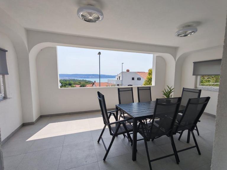 Apartma LARISSA - B&B Ankaran