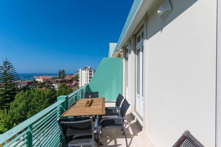 3 Bedroom House in Cascais, 15 min walking to beach with parking spot - B&B Estoril