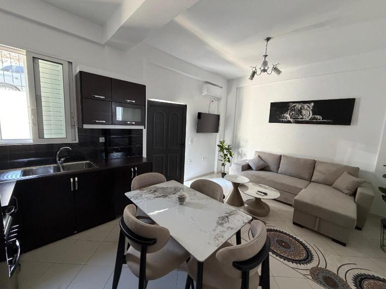 Apartment Estia - Ferienwohnung Saranda