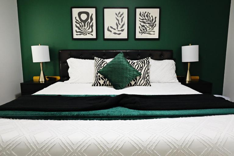 BoHo Modern Retreat King Fireplace Disney - B&B Edmonton
