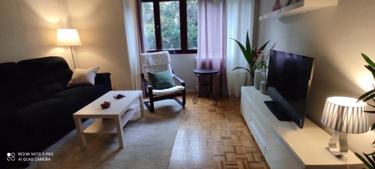 Dúplex in the HUCA area, 3 bedrooms, 2 bathrooms, garaje, wifi - Ferienwohnung Oviedo