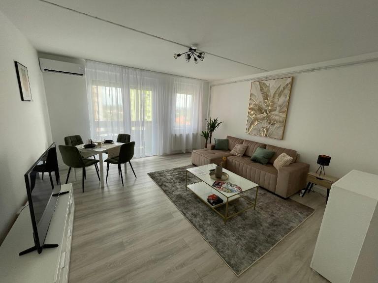 SkyRise Apartman - Chambres d'hôtes Siófok