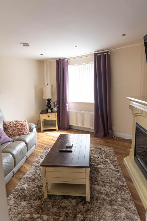 Derry City 3 Bedroom house near Ebrington Square - Bed and Breakfast Derry
