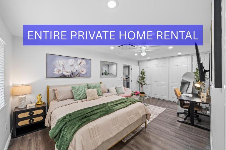 Entire Private Home with Yard, King Bed, Prime Location, 3 Bedrooms 3 Bathrooms, Available Now - B&B San Diego