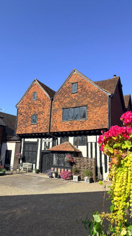 Taylour House - Edenbridge, sleeps 10, historic, unique yet modern - B&B Kent