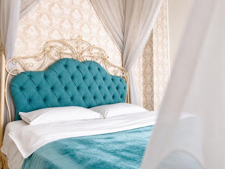 ROMANTIC Apartment - 1BR and Living Room , Old Town ,2 min to Rynok Square - B&B Leopoli