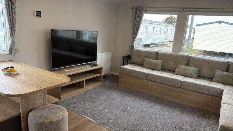 8 Berth Caravan For Hire At Seawick Holiday Park By The Beach Ref 27431Sw - B&B Clacton-on-Sea