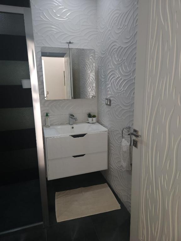 Huge oceanfront apartment - Ferienwohnung Tétouan
