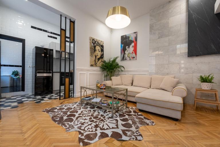 Maison Noir - B&B Braşov