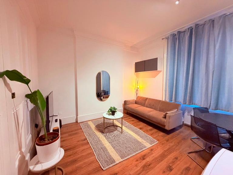 Central Camden 2BR Sleeps 6 Near Tube & Market - B&B Londra