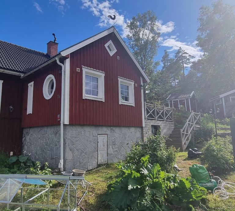The Red Mini Cottage - B&B Huddinge
