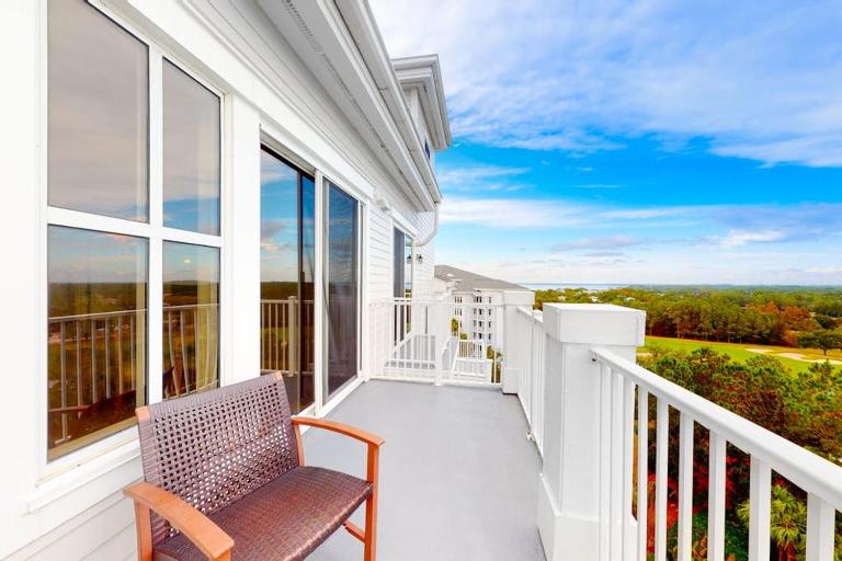 Grand resort condo with golf course pool & luxe amenities - B&B Destin