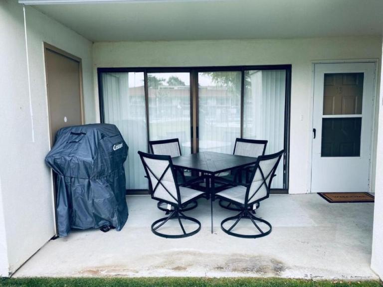 #13 Condo near large pool-Gorge shuttle-book separately - Bed and Breakfast Quincy