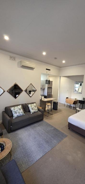 Huge Designer Studio Next to Lovely Park - B&B Sydney