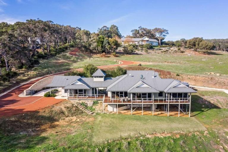 Valley Views - Elevated Hilltop Escape near Beaches - B&B Yallingup