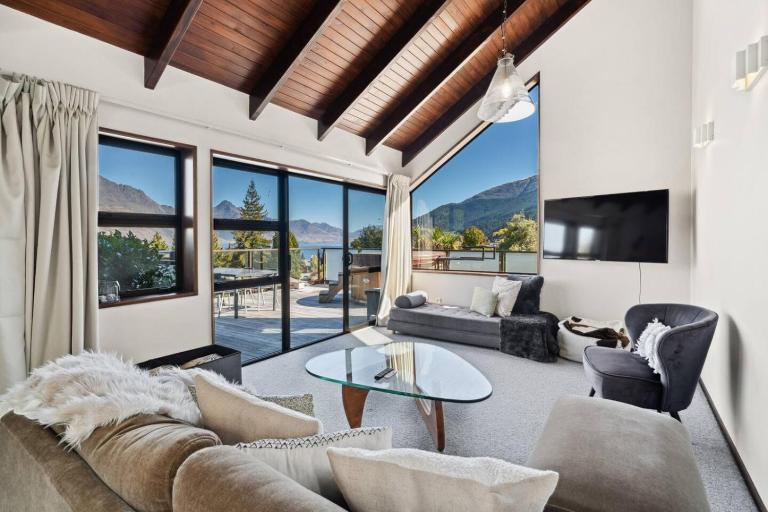 Iconic Queenstown Views, Spa Pool, Walk To Town - Chambres d'hôtes Queenstown