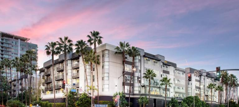 Marina Luxe 2BR Retreat with Parking - B&B Los Angeles